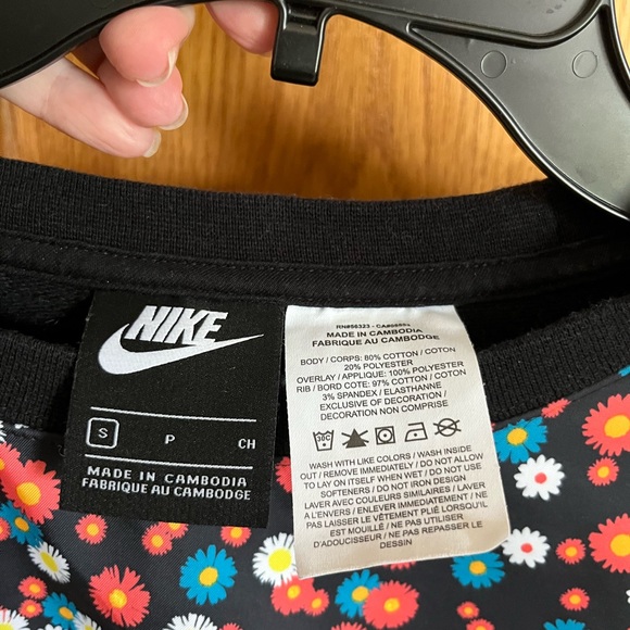 Nike Crop Top Sweatshirt - Picture 2 of 4